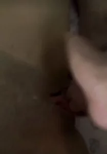 继续用手 扣喷小女友