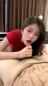 你眼中的女神 却是别人的精盆母狗