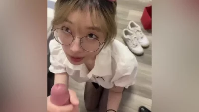 看起来完全属于白月光型 被调成这样